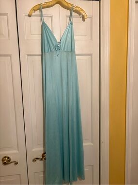 Woman”s  Turquoise Nightgown